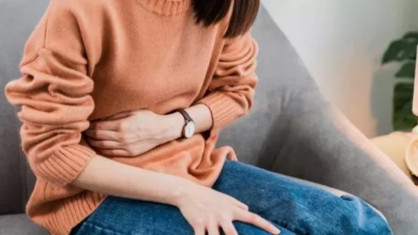 ماذا يحدث للجسم عند شرب عرق السوس وكيف تتعامل مع حرقة المعدة بنصائح عملية