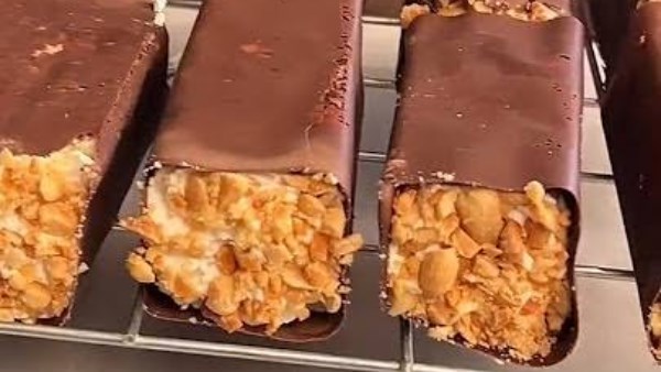 طريقة عمل النايتي كيك بقوام إسفنجي هش بدون زيت أو حليب