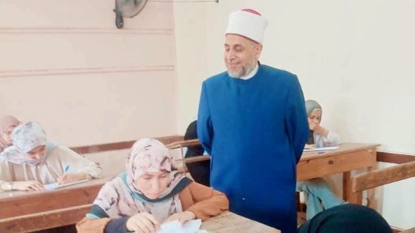 رئيس منطقة الشرقية الأزهرية يتابع سير امتحانات الشهادة الثانوية بـ ديرب نجم