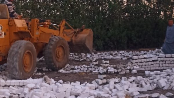 محافظ الشرقية يوجه بإزالة 11 حالة تعد بالبناء المخالف على الأراضي الزراعية