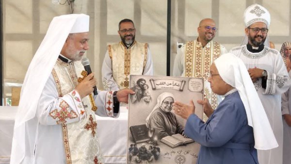 الأنبا عمانوئيل يختتم المؤتمر التكويني للمرحلة الإعدادية بالإيبارشية تحت شعار ابن ورمم