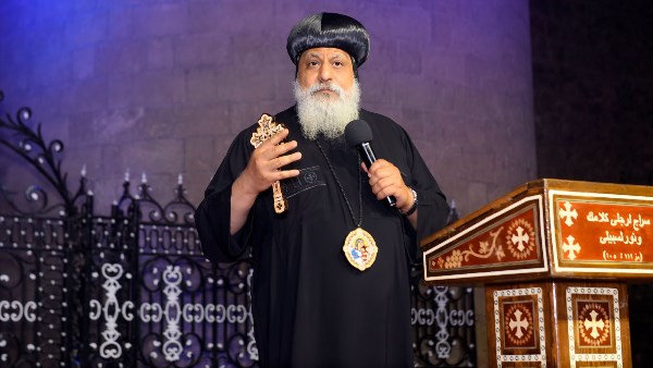 الأنبا ميخائيل يشارك في احتفالات نهضة العذراء حالة الحديد بدير المحرق