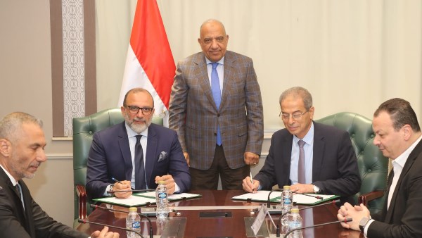وزير الكهرباء والطاقة المتجددة يشهد توقيع بروتوكول لإحلال العدادات التقليدية بأخرى ذكية لشركة اتصالات مصر