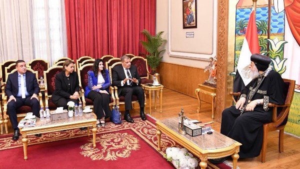 البابا تواضروس يشهد توقيع بروتوكول تعاون بين أسقفية الخدمات وصناع الخير