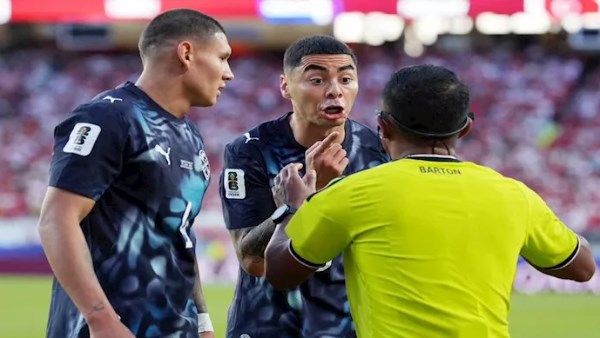 بطاقات حمراء بالجملة في كأس العالم 2026.. والمغرب يزاحم الكبار بطاقات حمراء بالجملة في كأس العالم 2026.. والمغرب يزاحم الكبار