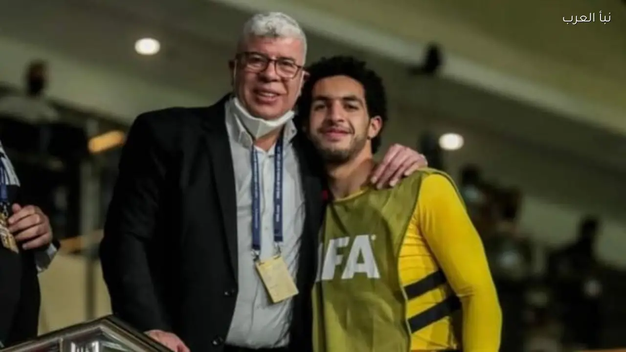 أحمد شوبير يمازح نجله مصطفى بعد تألقه أمام البرازيل: انت مش من مستوايا