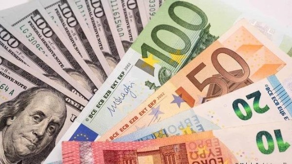 استقرار أسعار العملات الأجنبية أمام الجنيه مع تجاوز اليورو 56 جنيهًا
