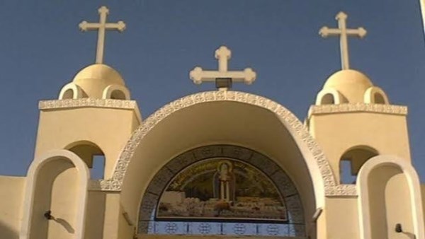 الأنبا أقلاديوس يرقي 5 رهبان بدير الأنبا باخوميوس الشايب إلى رتبة القمصية بالأقصر