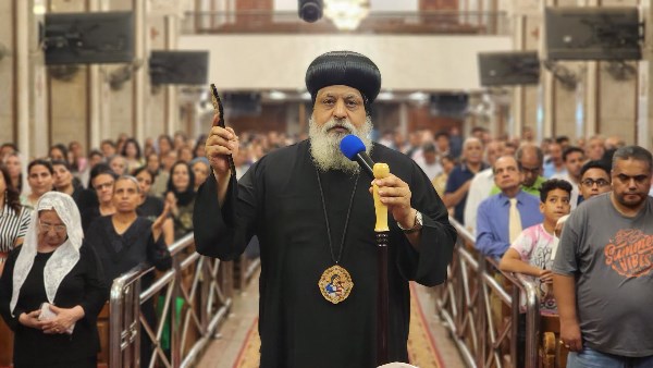 الأنبا ميخائيل يترأس الاجتماع العام الشهري ويطلق خدمة إلكترونية جديدة لمكتب الأكاليل والخطوبات بحلوان
