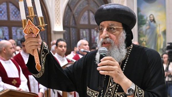 البابا تواضروس يستكمل «القوانين الروحية للحياة» بالحديث عن قانون الحب | صور