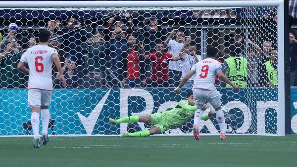 مصطفى شوبير يتألق في كأس العالم بأرقام لافتة أبرزها استخلاصات وتصد للركلة أمام إيران