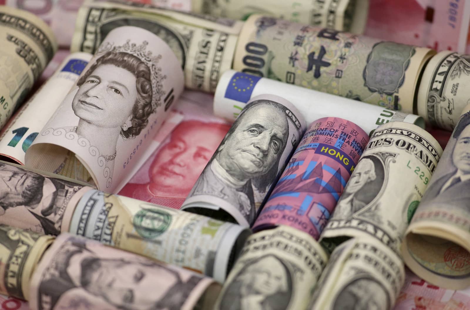 أسعار العملات الأجنبية والعربية اليوم الاثنين