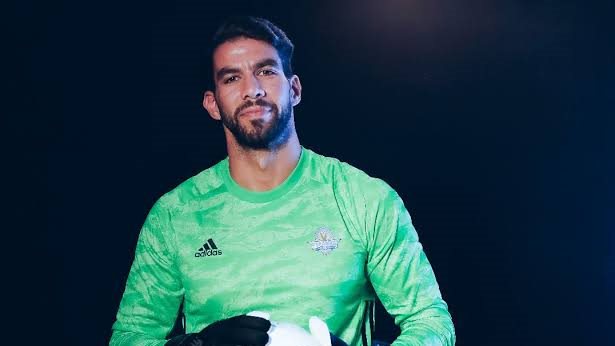 شريف إكرامي يهنئ منتخب مصر بعد التأهل إلى دور 32 بكأس العالم 2026