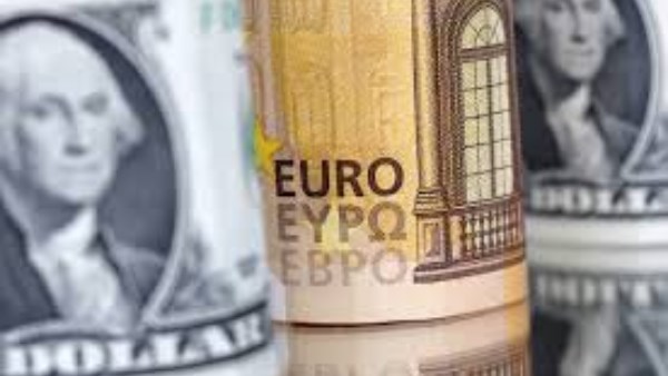 اليورو يستأنف خسائره أمام الدولار وسط تصاعد التوترات الجيوسياسية وتقلبات أسواق الطاقة