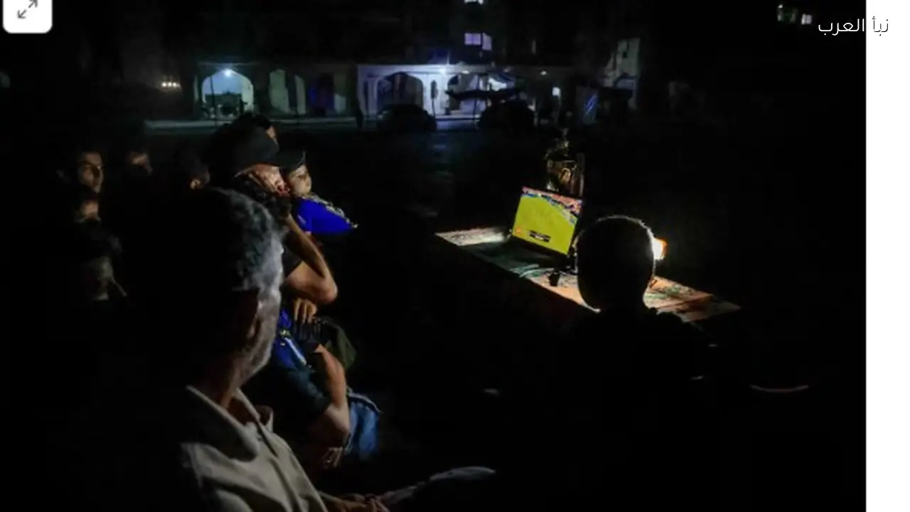 نازحو غزة يتحدون الركام لمشاهدة كأس العالم من داخل مراكز الإيواء