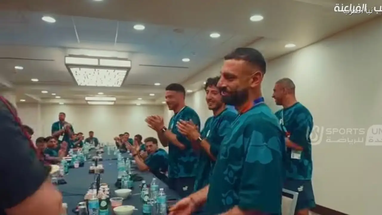 تورتة في معسكر الفراعنة.. اتحاد الكرة يحتفل بعيد ميلاد محمد صلاح بعد تعادل مصر وبلجيكا