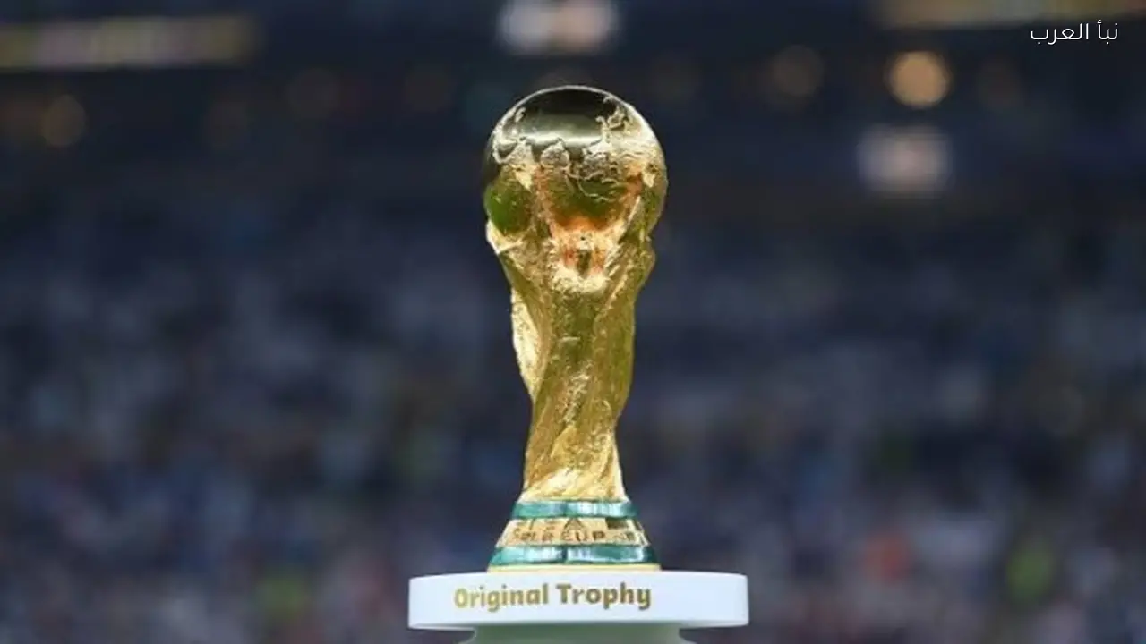 عرض مجسم كأس العالم في نيويورك قبل أيام من انطلاق البطولة