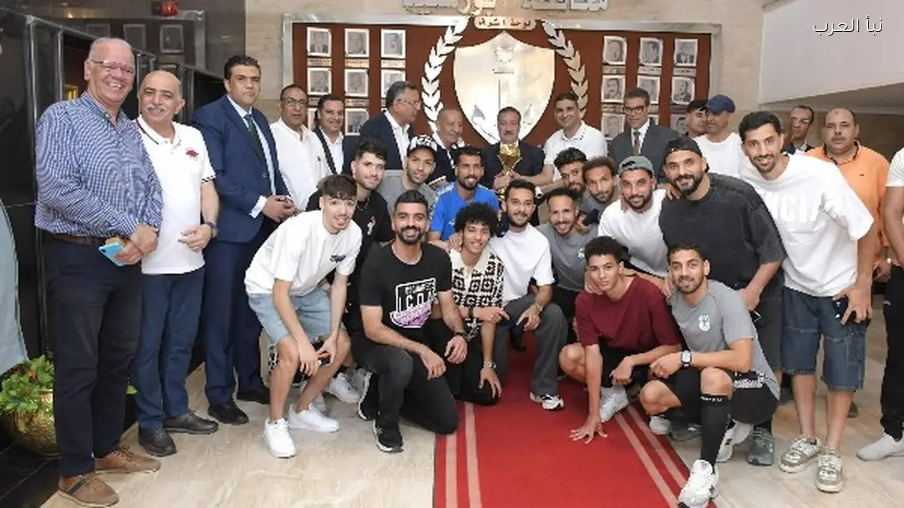 محافظ بورسعيد يكرم لاعبي المصري بعد التتويج بكأس عاصمة مصر ويصرف مكافأة مالية للفريق