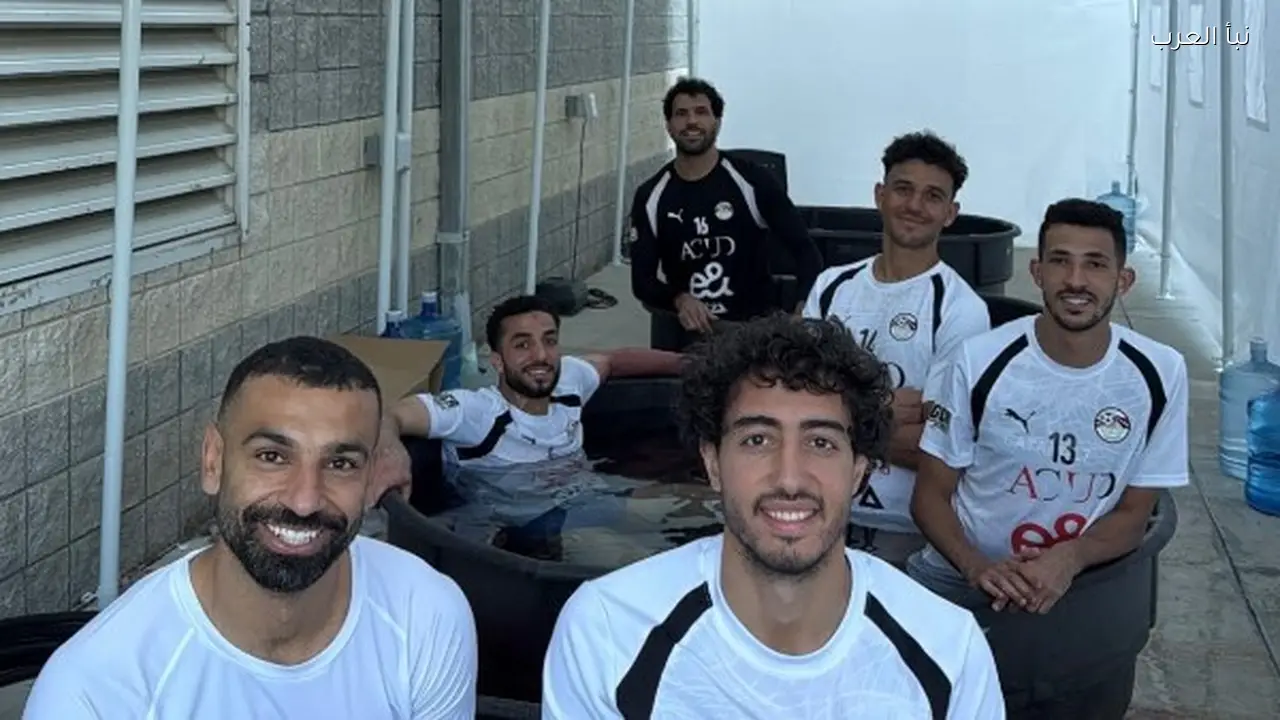 محمد صلاح ينشر صورة مع نجوم المنتخب قبل ودية البرازيل