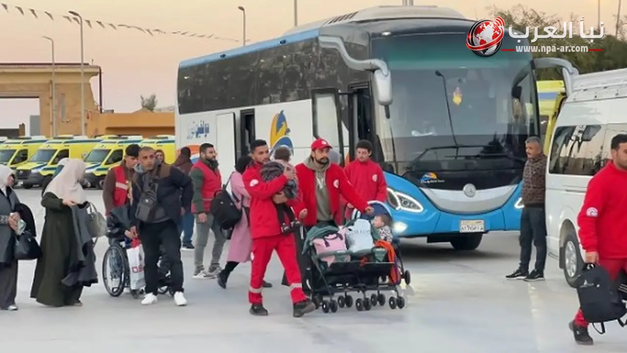 معبر رفح البري يستقبل دفعة جديدة من العائدين الفلسطينيين لقطاع غزة