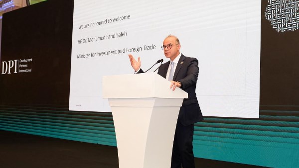 وزير الاستثمار يؤكد تيسير التجارة الخارجية وتأهيل المصانع الصغيرة والمتوسطة للتصدير