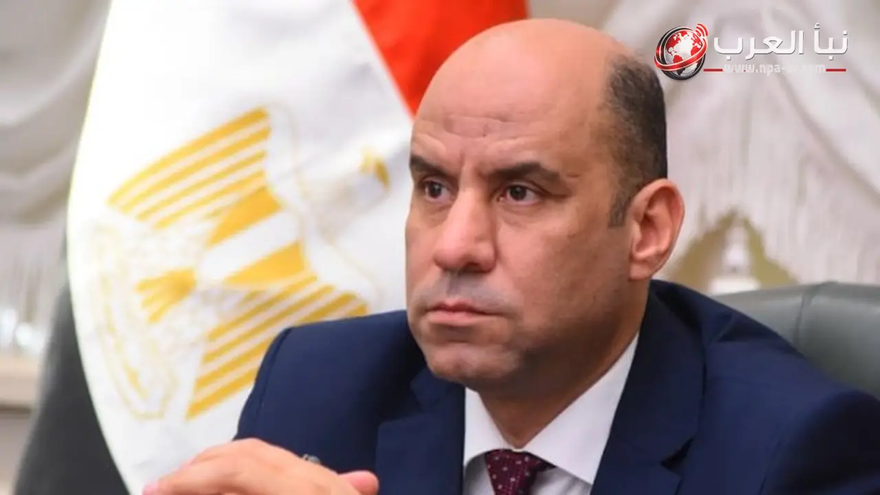 وزير العمل حسن رداد يوجه بمتابعة حادث انقلاب سيارة نصف نقل تقل عمالًا بطريق العلمين وادي النطرون