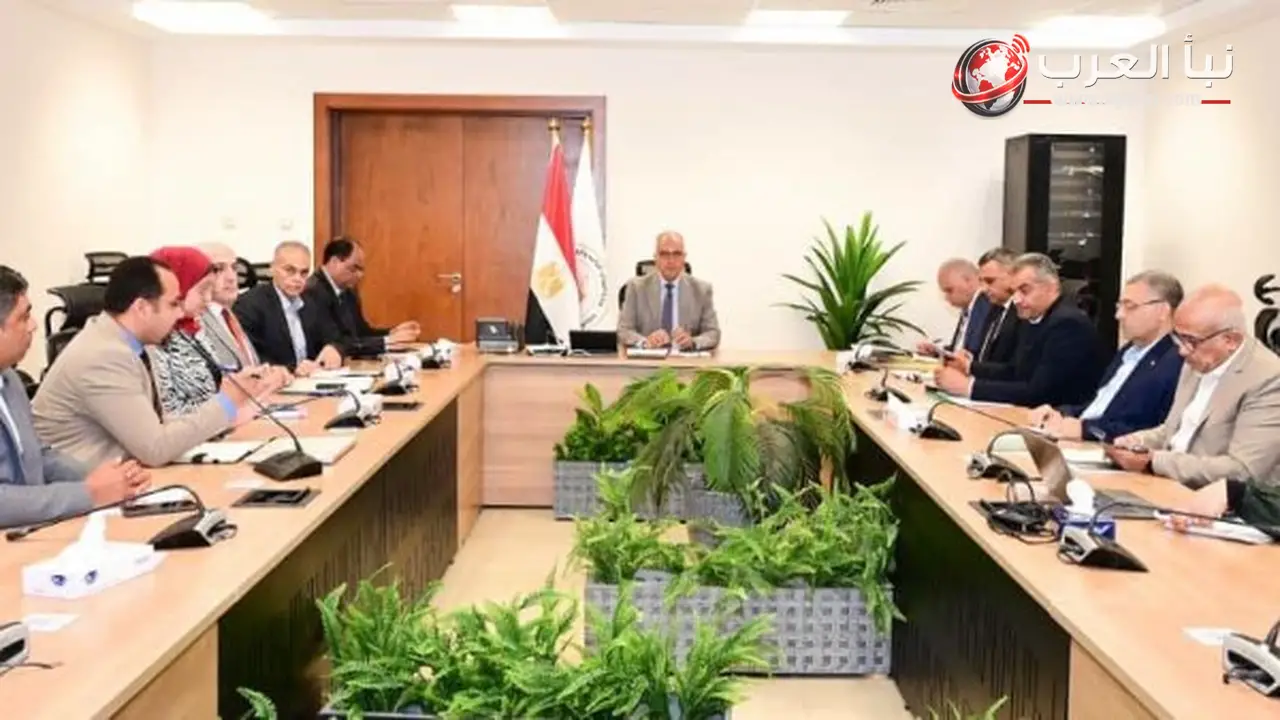 وزير الري يوجه بإعداد بيان أولويات إنشاء منظومة صاولات لحجز ورد النيل والمخلفات العائمة