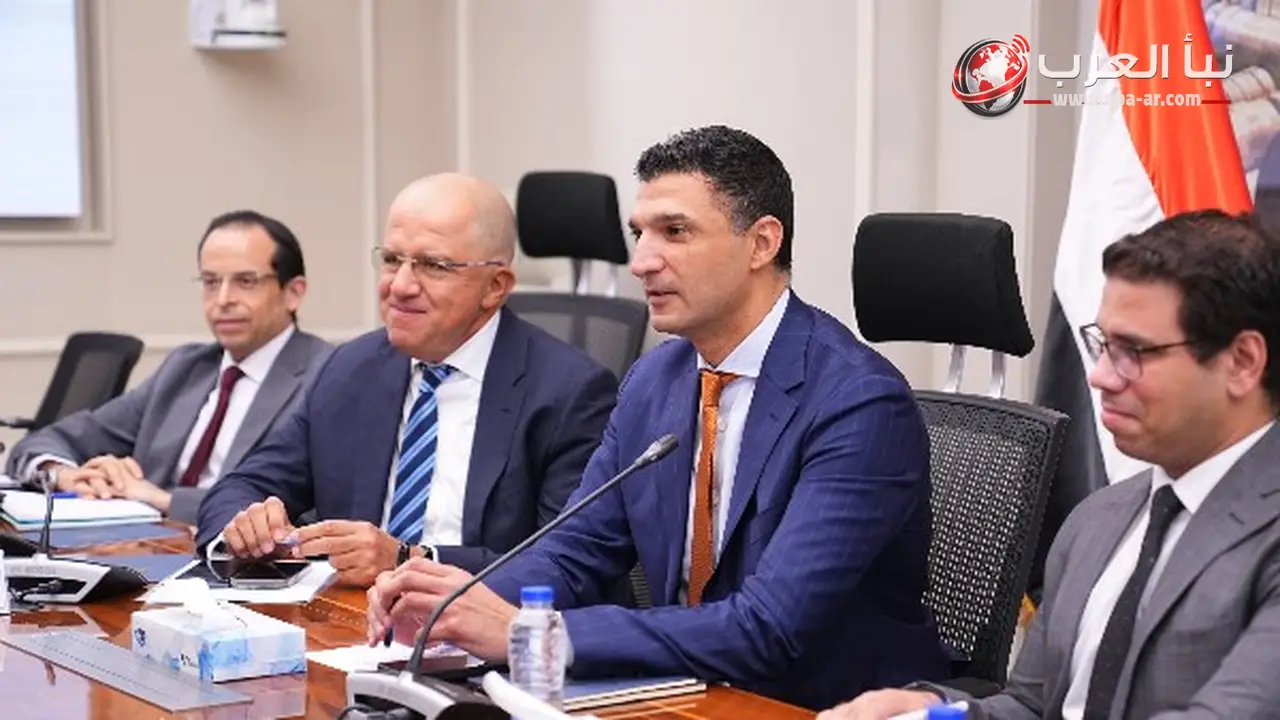 وزير الصناعة ووزير العمل يبحثان تنسيقًا لتأهيل العمالة وتيسير إجراءات الاستثمار الصناعي