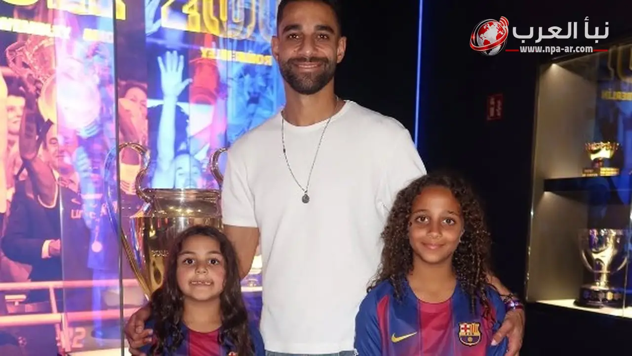 عمرو السولية يشارك صورا مع ابنتيه خلال عطلة صيفية في إسبانيا