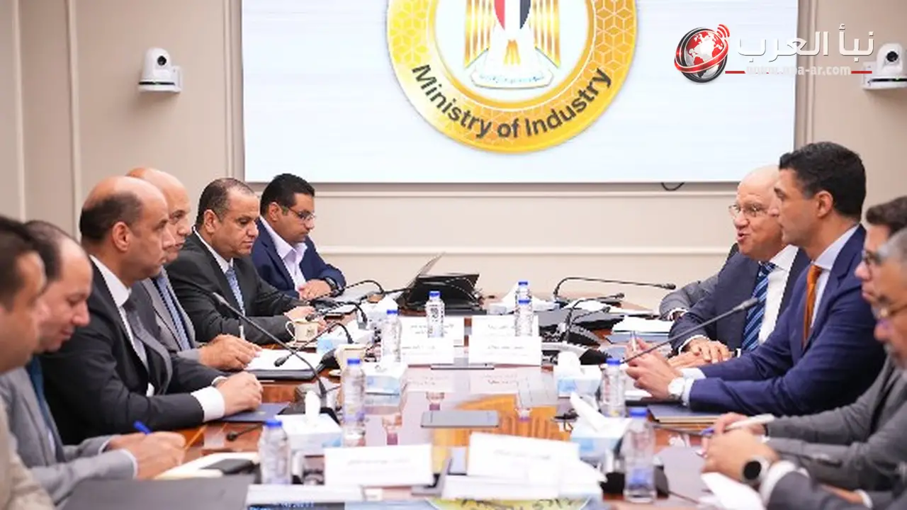 وزير الصناعة يبحث مع وزير العمل توفير بيئة عمل صناعية لائقة وإزالة تحديات القطاع